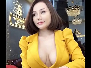 X Vietnamese Cô ấy là ai?