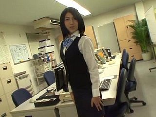 Gangbang di pejabat dengan setiausaha pantat panas Saionji Reo. HD.