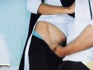 Desi ảnh ghép sinh viên tình dục rò rỉ dusting MMS trong tiếng Hindi, cô gái trẻ đại học và nam giới tình dục trong phòng học đầy đủ nóng lãng mạn