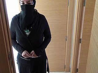 Người Anh Libel fucks người giúp việc Ai Cập trưởng thành của anh ấy ở Hijab