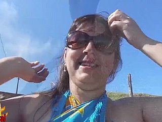 Isteri Brazil Chubby Naked di Pantai Awam