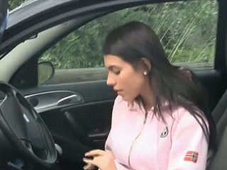 Amateur-Fußfetisch all over einem Passenger car vor einem Hardcore-Fick