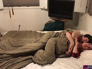 Madrasta deal out a cama com o enteado - Erin Electra