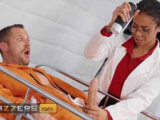 Doctora de ébano trata a un paciente depressed con su coño negro