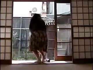 Piping hot японская домохозяйка трахал мебель