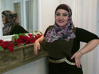 Powered isteri memakai hijab dan sentiasa mahu seks